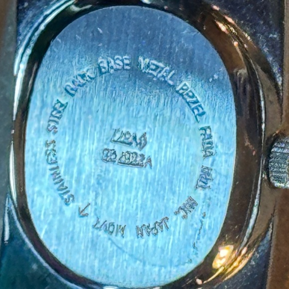 Gloria Vanderbilt Vintage Silver Tone Cuff Watch @7” around (needs battery)